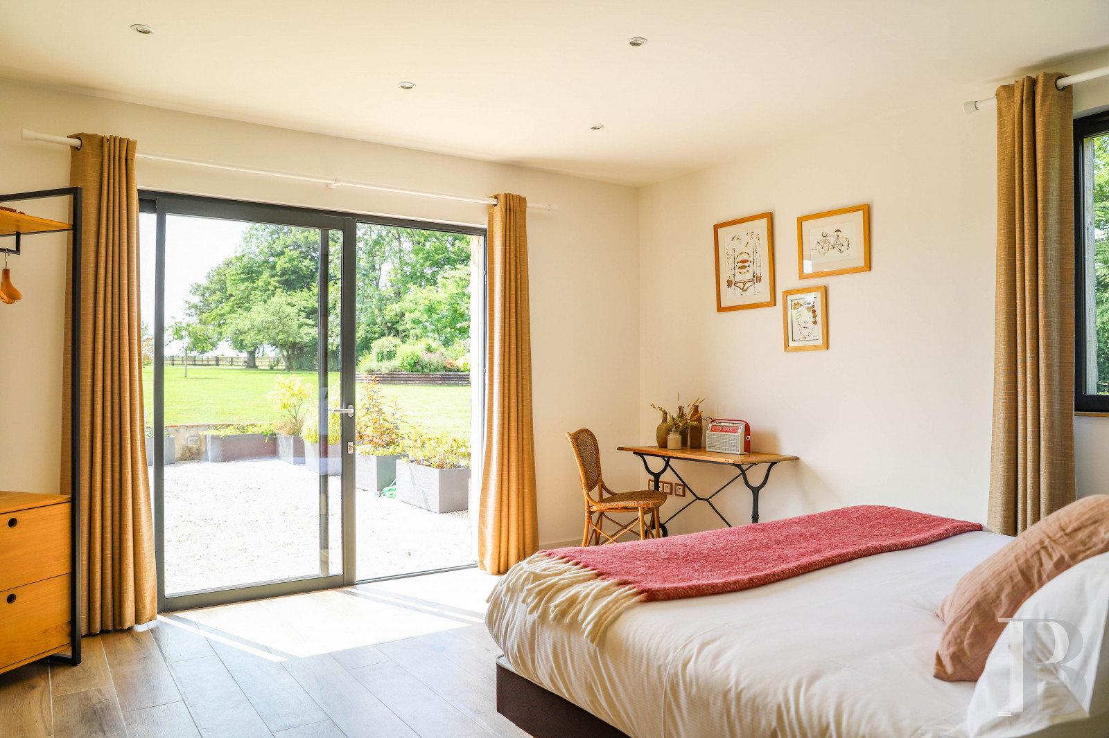 A former 18th century farmhouse with carefully renovated outbuildings on the edge of a forest in Perche - photo  n°30